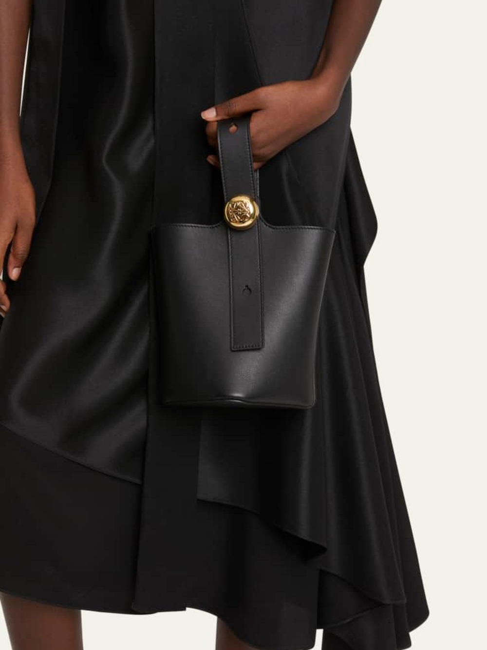 Loewe Pebble Bucket/Crossbody Bag - Picture 8 of 14